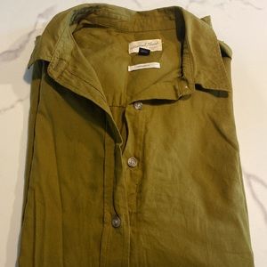 Universal threads button down green shirt Size Medium